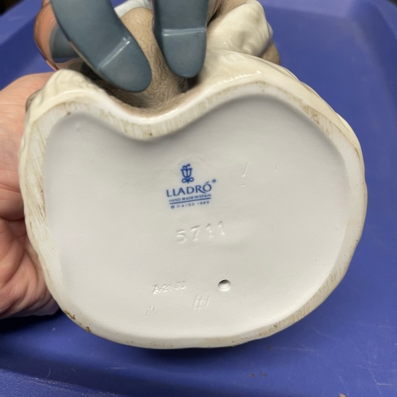 LLADRO A CHRISTMAS WISH 
ITEM #01005711….. excellent condition, no chips, no box - Picture 5 of 11